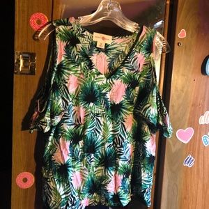 Off shoulder / missing shoulder piece